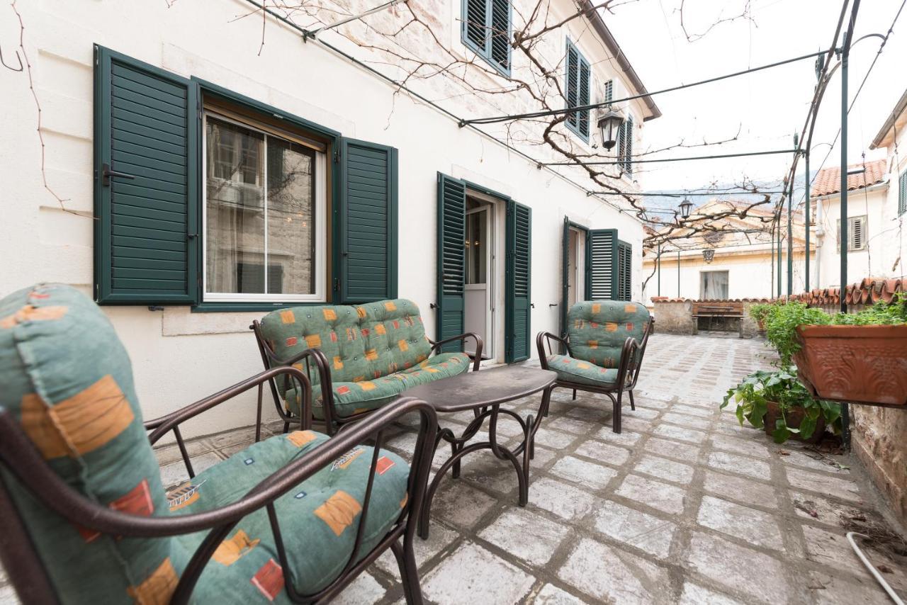 Apartments Leo Kotor Luaran gambar