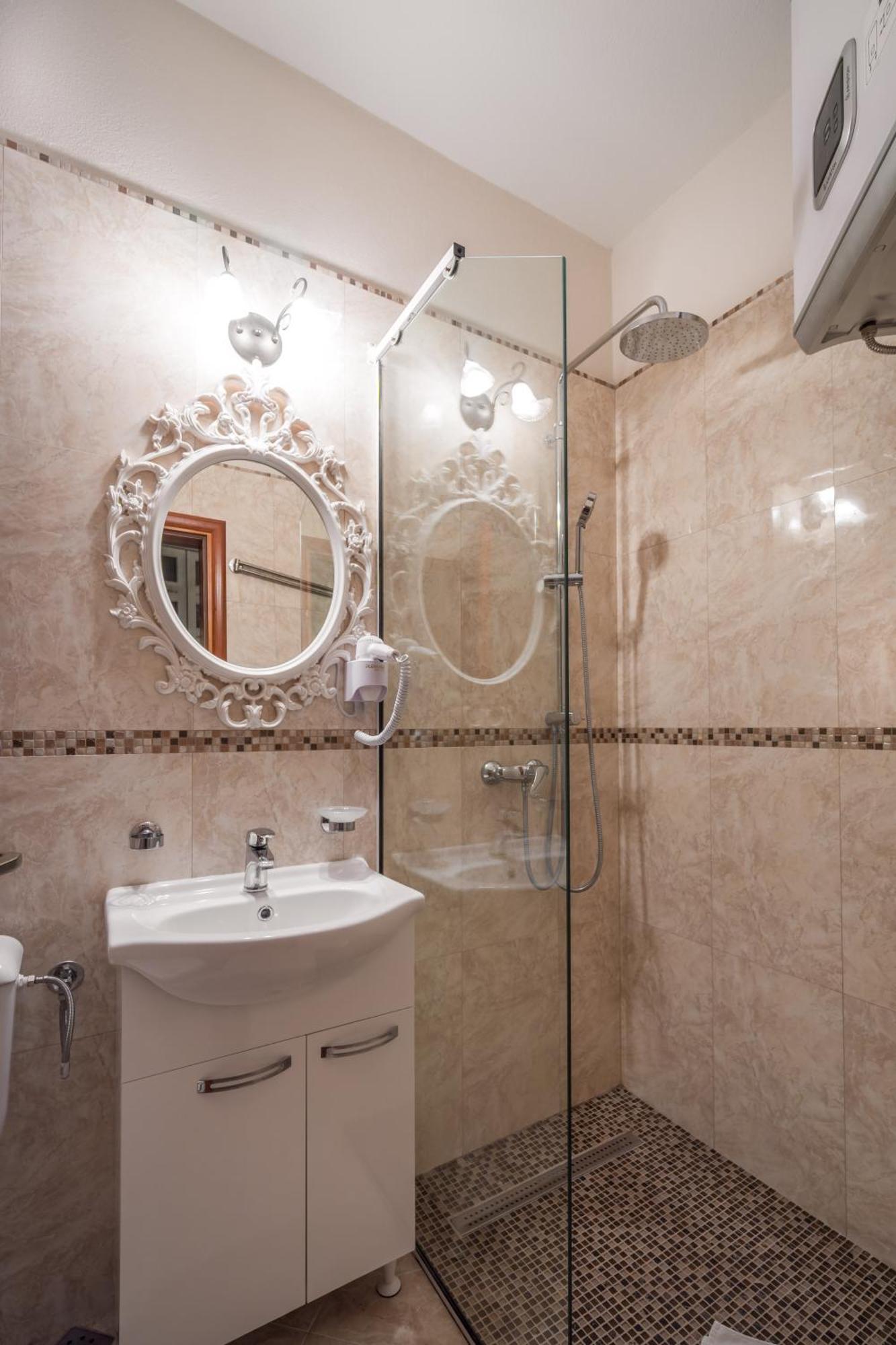 Apartments Leo Kotor Bilik gambar