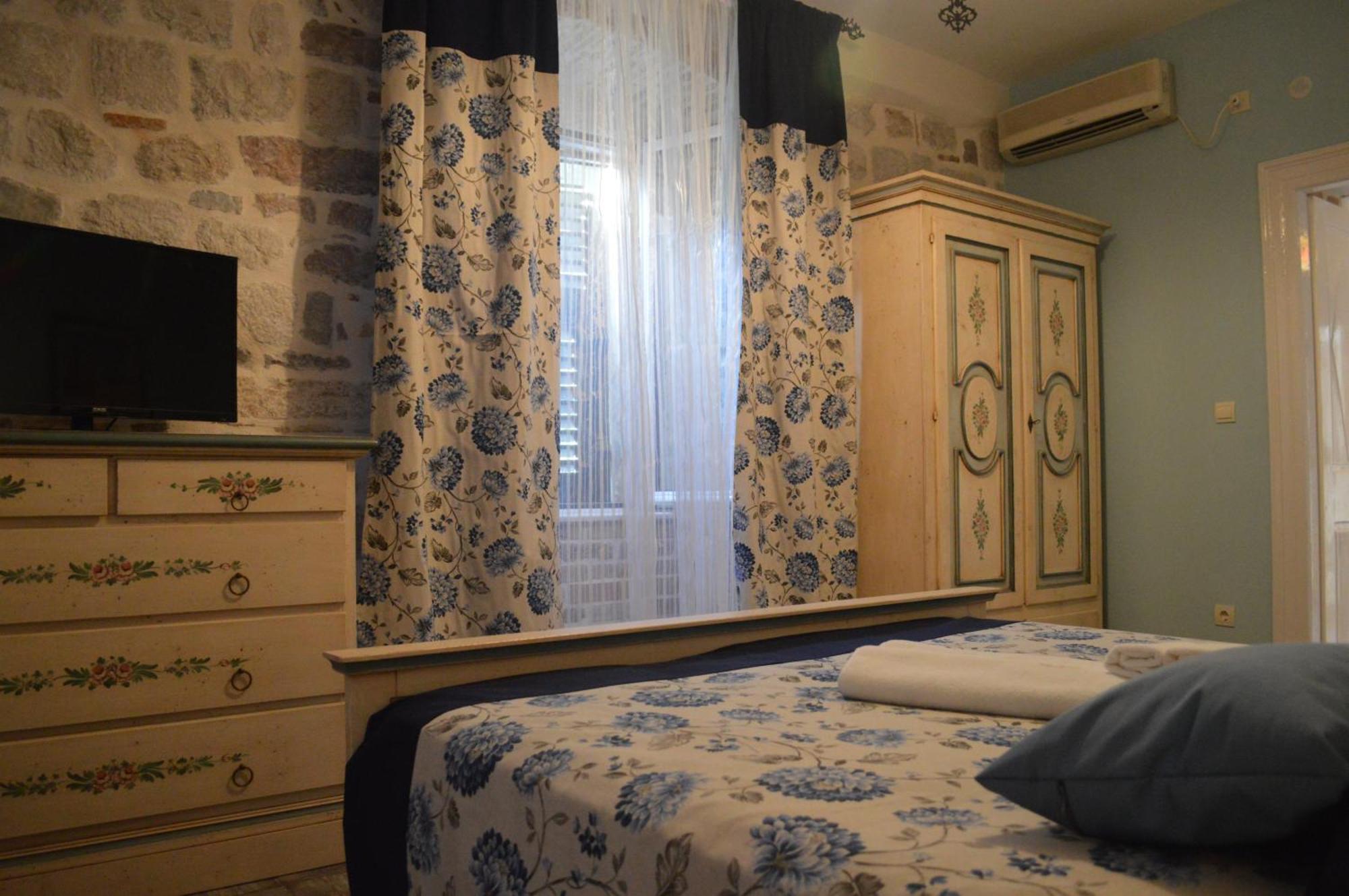 Apartments Leo Kotor Bilik gambar